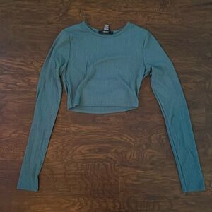 Forever 21 green long sleeve crop top. Size small